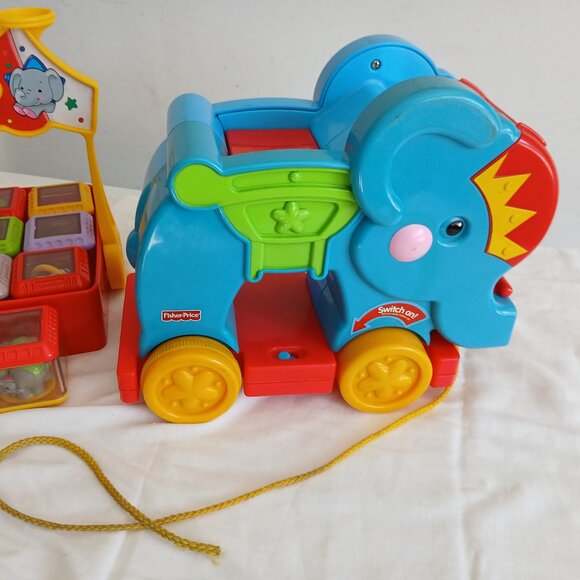 Fisher Price 2004 Music Poppity Pop Elephant with 12 Peek A Boo Blocks - Picture 4 of 10